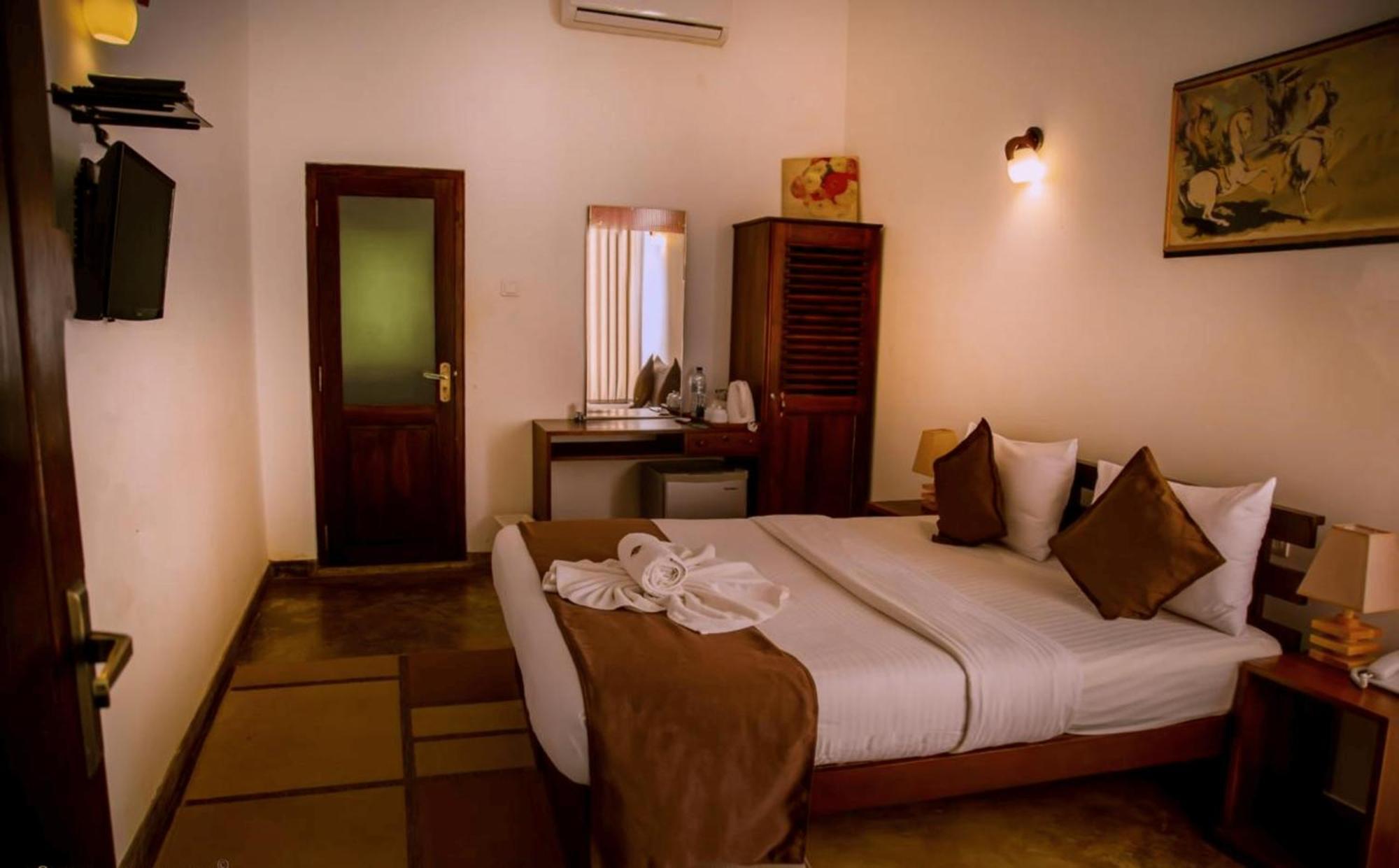 Hotel Heladiv Anuradhapura Εξωτερικό φωτογραφία